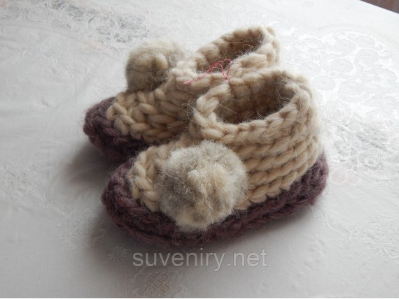 Очень теплые детские тапочки вязанные