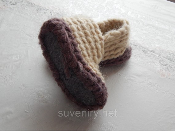 Очень теплые детские тапочки вязанные