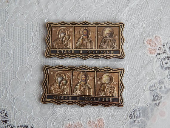 Иконка-оберег из трех Святых в машину золотого цвета