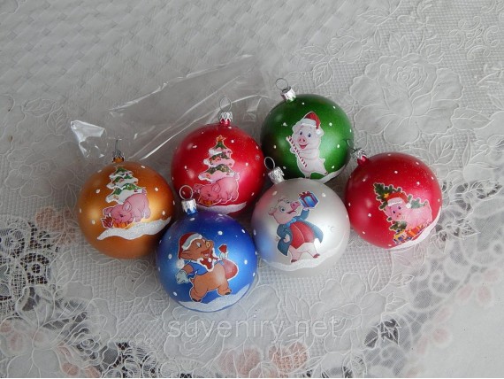 Новогодние игрушки шары со свинкой 6см разноцветные