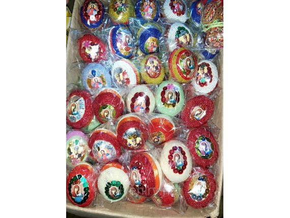 Деревянные яйца писанки из бисера с иконками  разные цвета