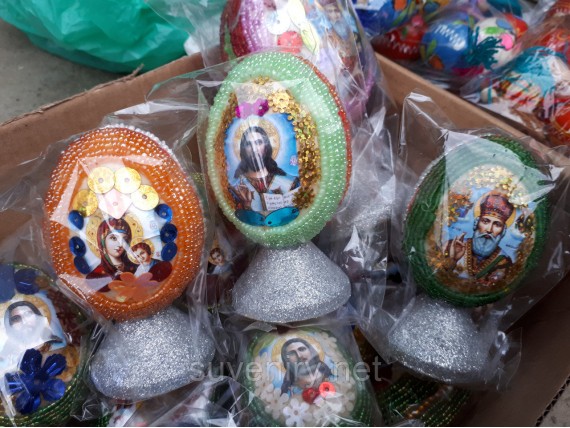 Деревянные яйца писанки из бисера на ножке с иконками  разные цвета