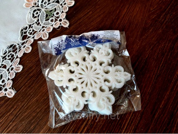 Новогодняя красивая снежинка на елку 12.5см