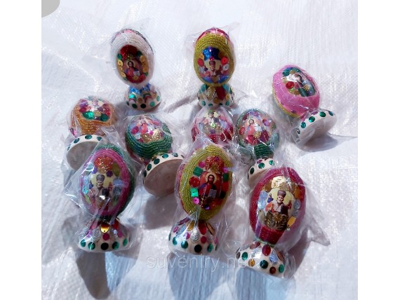 Деревянные яйца из бисера на ножке с иконками  разные цвета