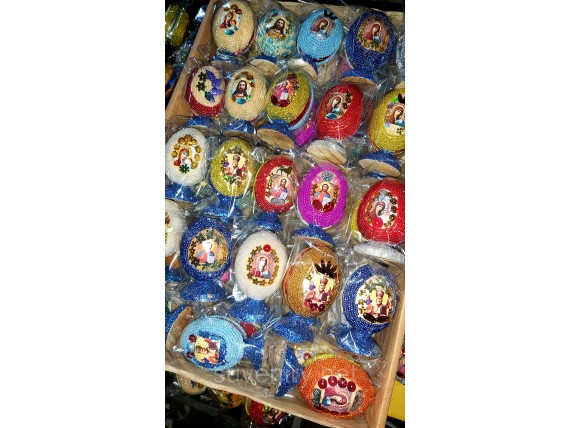 Деревянные яйца из бисера на ножке с иконками  разные цвета