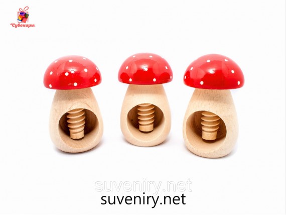 Деревянный грибок орехокол