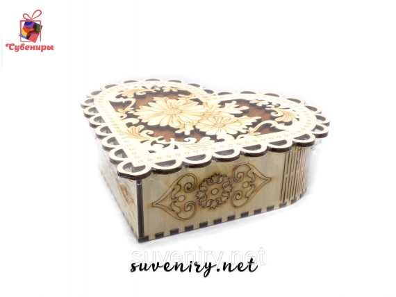 Сувенирные деревянные шкатулки в форме сердца