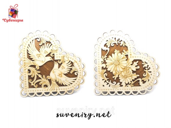 Сувенирные деревянные шкатулки в форме сердца