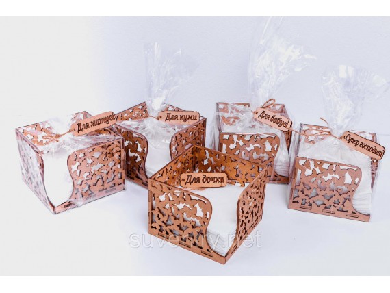 Сувенирная деревянная салфетница