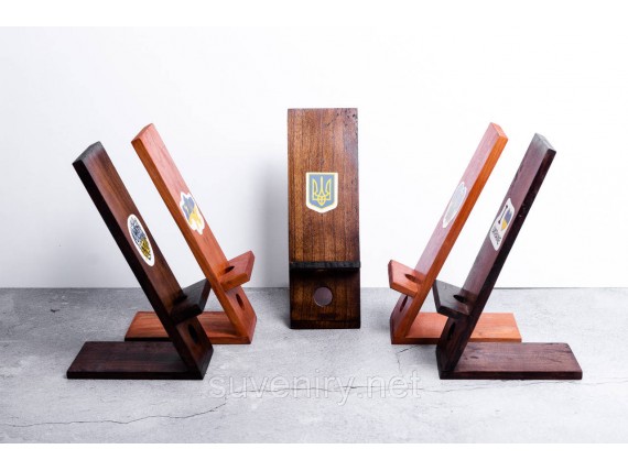 Деревянная подставка под телефон